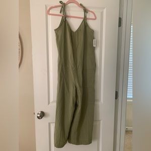 Old Navy Green Jumpsuit with Pockets. Size: Medium. Color: Green. NEW WITH TAGS!